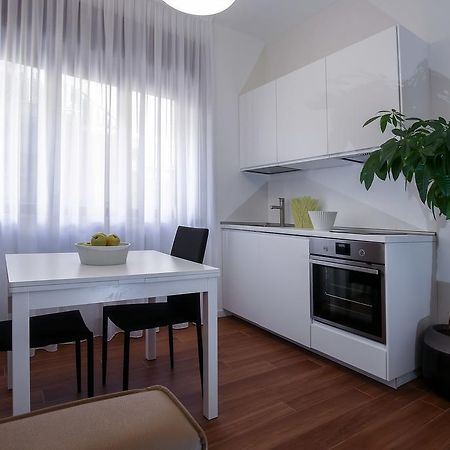 Starhost - Golden Apartments Salernes Extérieur photo